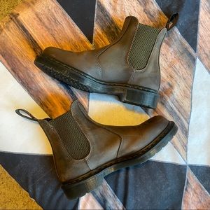Dr. Martens Chelsea Boots 2976